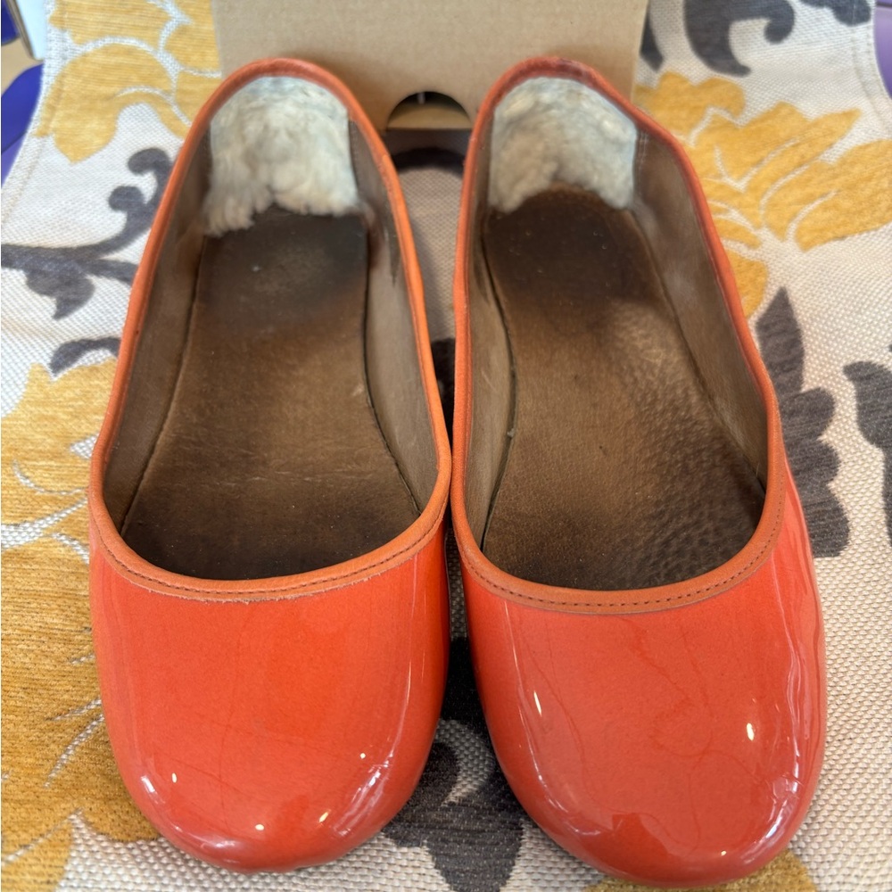 UGG “Antora” Patent Leather Flats Classic Slip-On Design